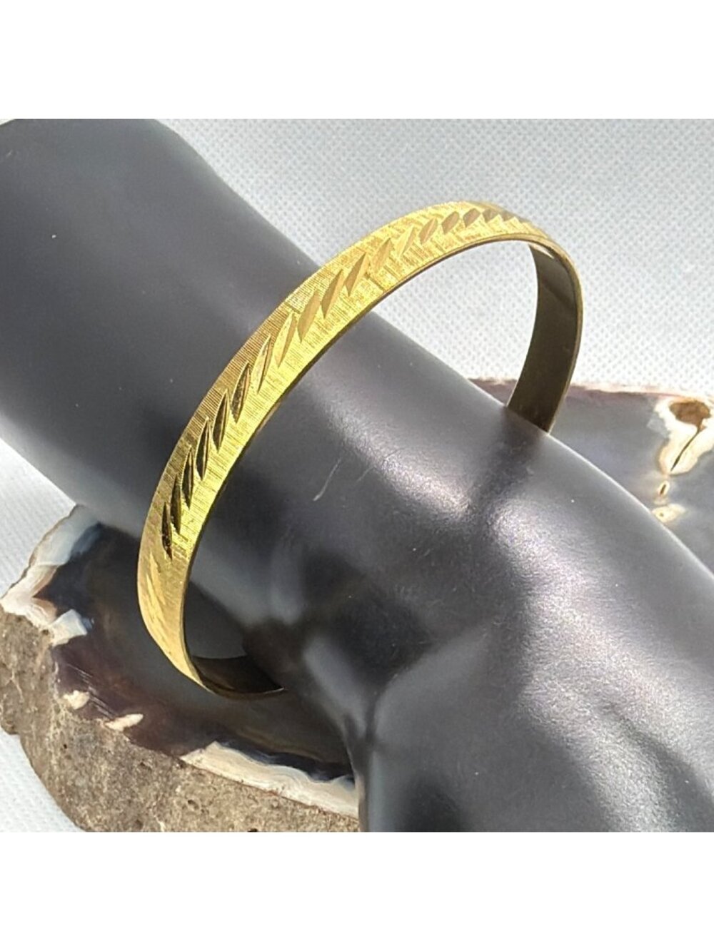 Bracelet Monet Bangle Signed Gold Tone Diamond Cut Textured 1980s Retro Vintage